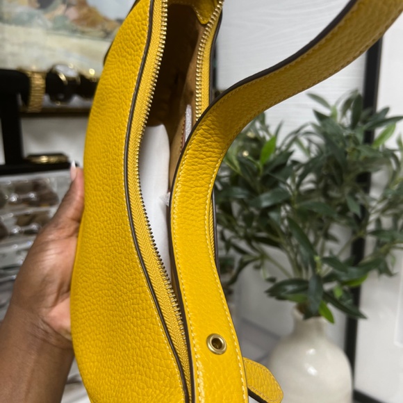 Authentic Coach Luna Shoulder Bag - Picture 2 of 7